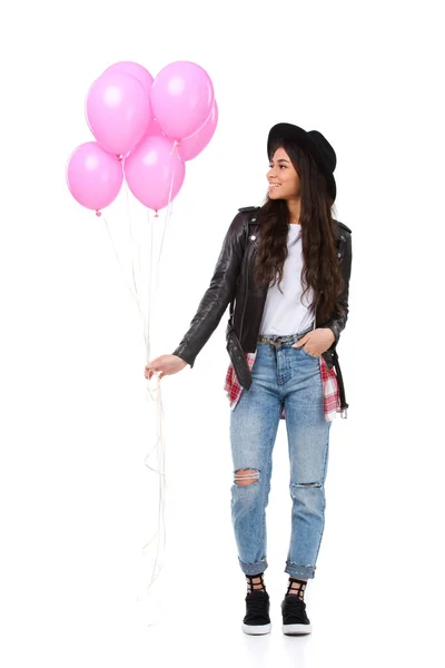 Atractiva joven en chaqueta de cuero con globos aislados en blanco - foto de stock