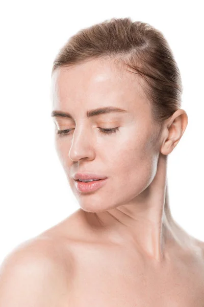 Retrato de mulher com pele fresca limpa isolada em branco — Fotografia de Stock