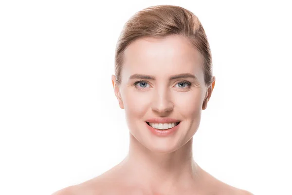 Porträt einer Frau mit frischer, sauberer Haut, isoliert auf Weiß — Stockfoto