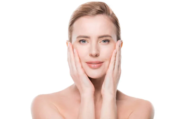 Frau mit frischer, sauberer Haut, die ihr eigenes Gesicht berührt, isoliert auf weiß — Stockfoto