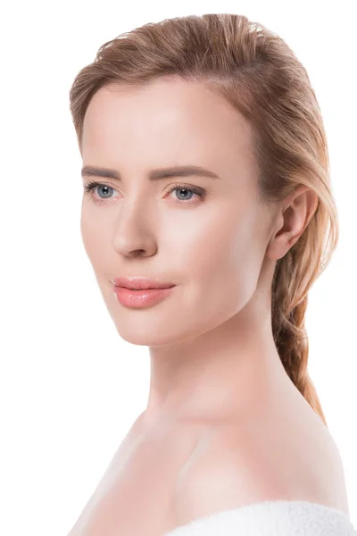 Retrato de fêmea com pele limpa isolada em branco — Fotografia de Stock