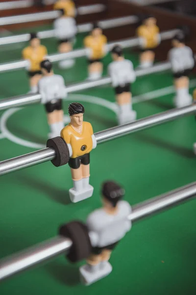 Close-up de futebol de mesa com jogadores de futebol silhuetas — Fotografia de Stock