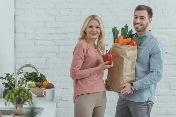 Helping mother — Stock Photo