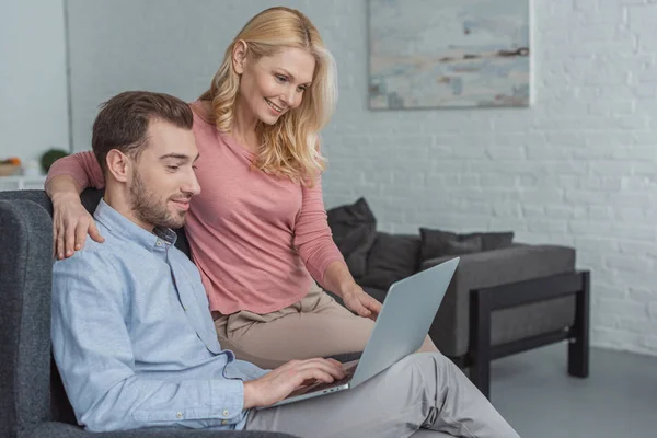 Using laptop — Stock Photo