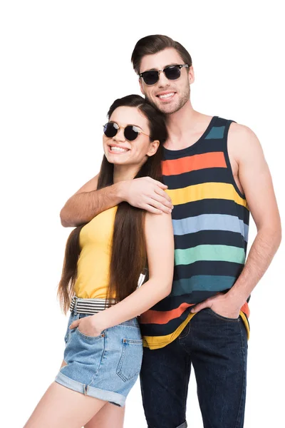 Mann mit Sonnenbrille umarmt seine Freundin, isoliert auf weiß — Stockfoto