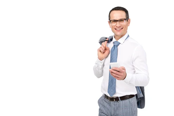 Homem de negócios adulto bonito usando smartphone isolado no branco — Fotografia de Stock