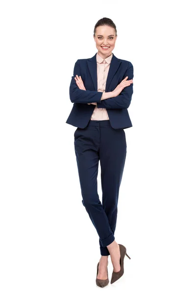 Stilvolle erwachsene Geschäftsfrau mit verschränkten Armen auf weißem Grund — Stockfoto