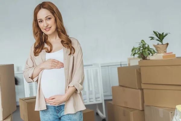 Pregnant relocation — Stock Photo