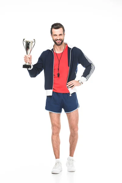 Treinador esportivo sorridente com copo de troféu, isolado em branco — Fotografia de Stock