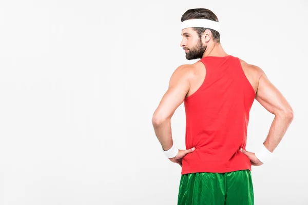 Вид ззаду спортсмена позує в ретро спортивному одязі, ізольований на білому — стокове фото