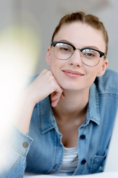 Portrait of beautiful young woman in eyeglasses looking at camera — Stock Photo