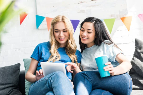 Smiling multicultural friends using tablet at baby shower party — Stock Photo