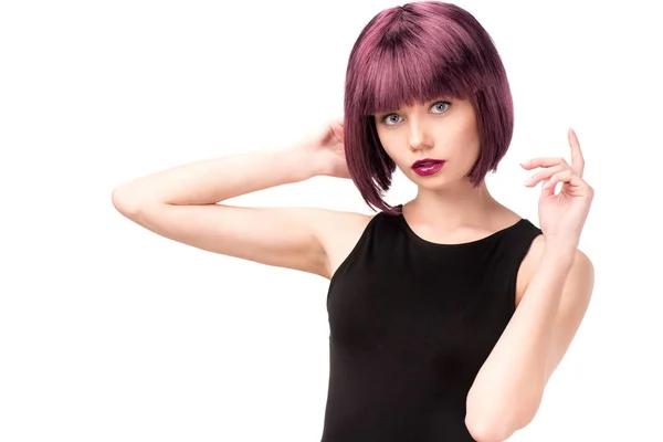 Mujer joven y elegante con el pelo morado — Foto de Stock