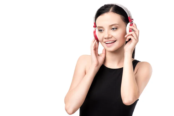 Mujer joven escuchando música en auriculares — Foto de stock gratis