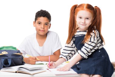 çok ırklı schoolkids birlikte eğitim 