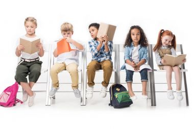 çok ırklı çocuklar kitap okuma