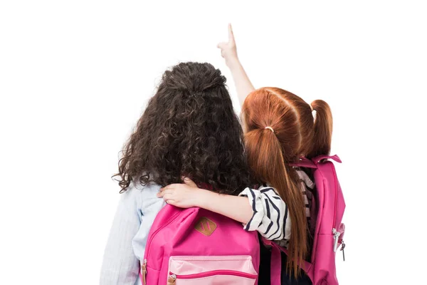 Мультиетнічні школярки з рюкзаками — стокове фото