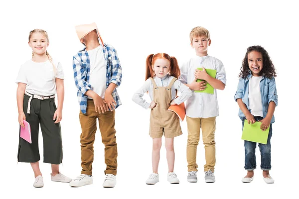 Niños multiétnicos con libros de texto — Foto de Stock