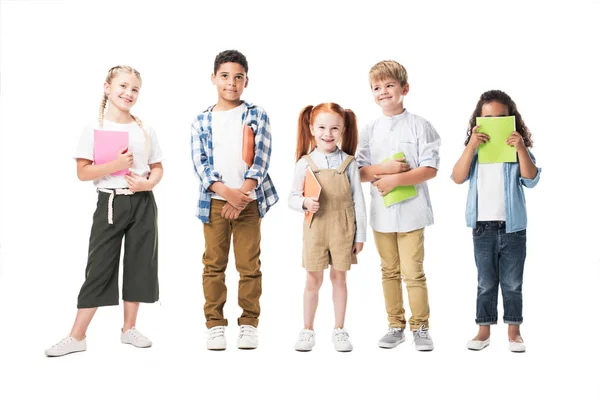 Multiethnische Kinder mit Schulbüchern — Stockfoto