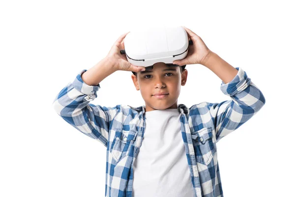 Menino em fone de ouvido de realidade virtual — Fotografia de Stock