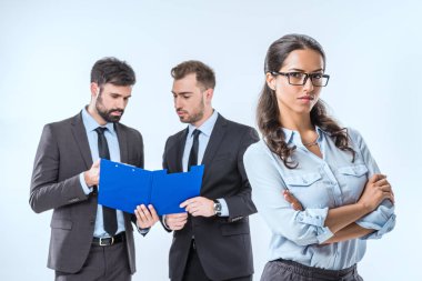 İşkadını çalışması sırasında meslektaşları ile