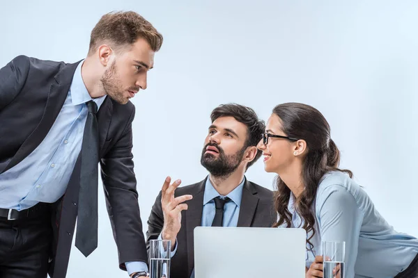 Uomini d'affari che lavorano insieme — Foto Stock