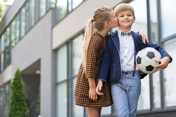 Мальчик целовать девочка скачать картинки, стоковые фото