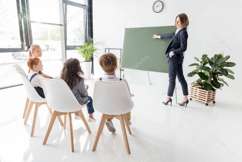 teacher explaining lesson to students 