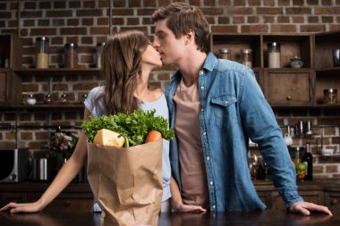 kağıt torba kadar dolu Çift