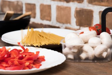 akşam yemeği yemek için malzemeler