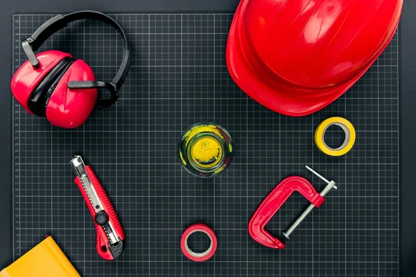 Grafik kağıt üzerinde inşaat ekipmanları