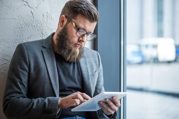 işadamı tablet kullanma