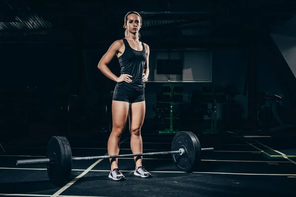 Sportswoman with barbell — Stock Photo, Image