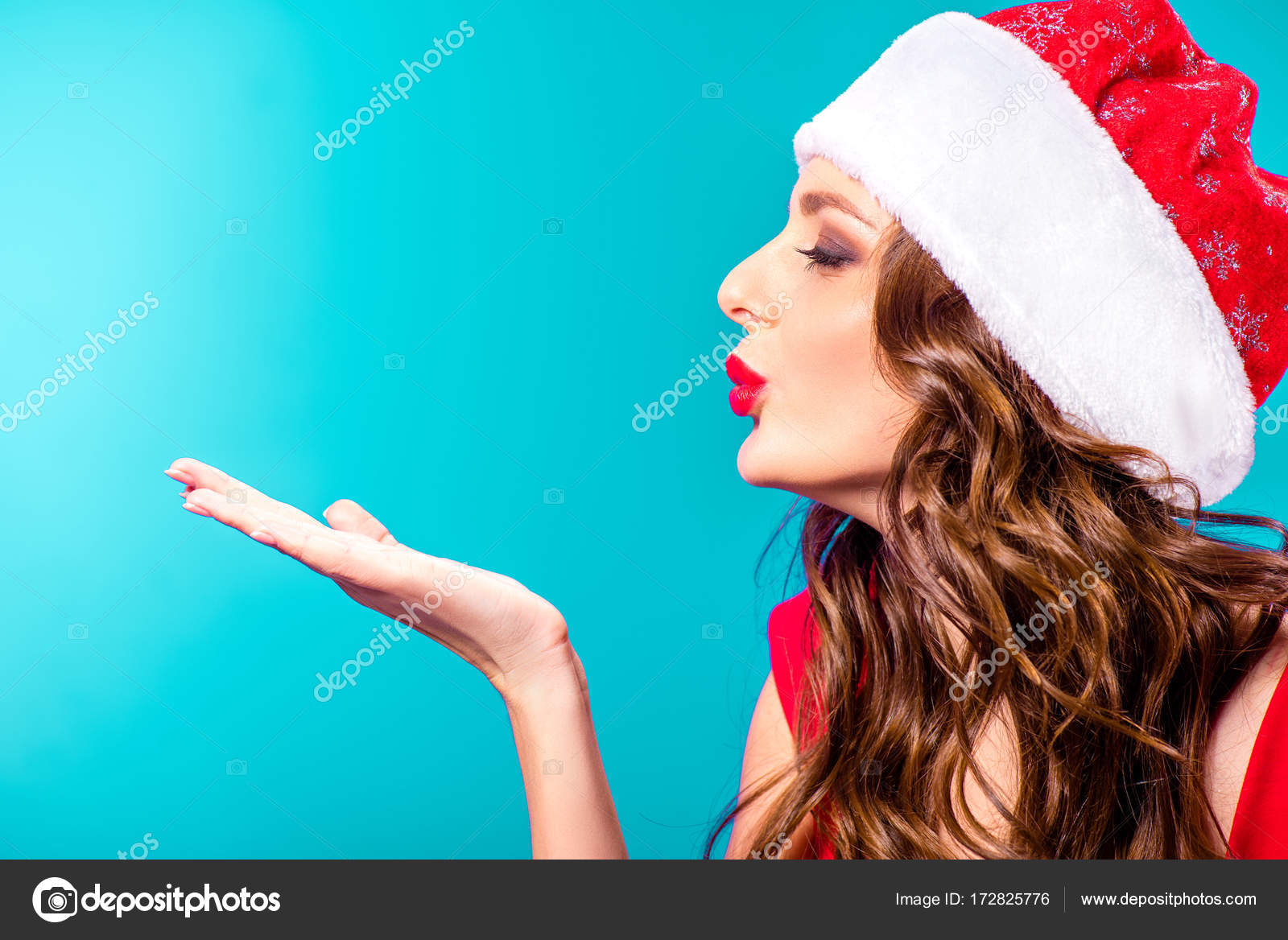 Actresses Lesbian Scense Girl Blowing Kiss