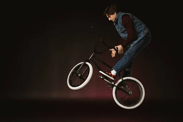 Bmx cyclist performing stunt — Free Stock Photo