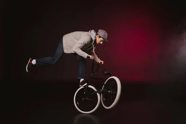 Bmx cyclist performing stunt — Free Stock Photo