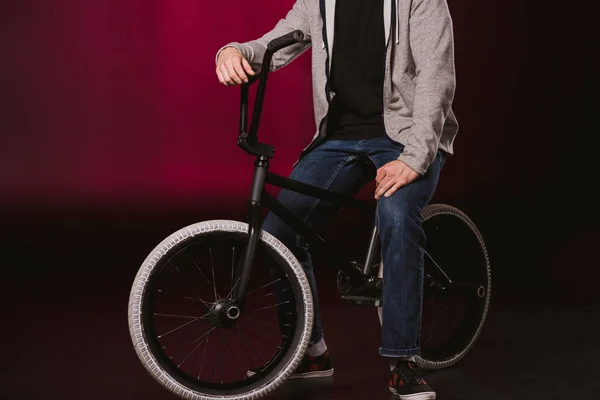 Young cyclist with bmx bicycle — Free Stock Photo