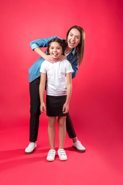 Mãe e filha se divertindo — Fotografia de Stock