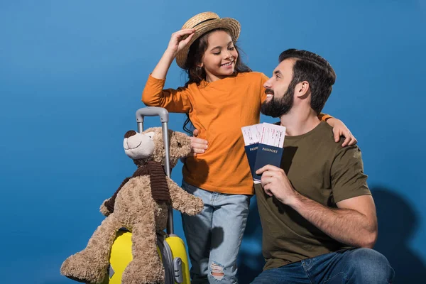 Father Daughter Passports Tickets Going Holidays Blue — Stock Photo, Image