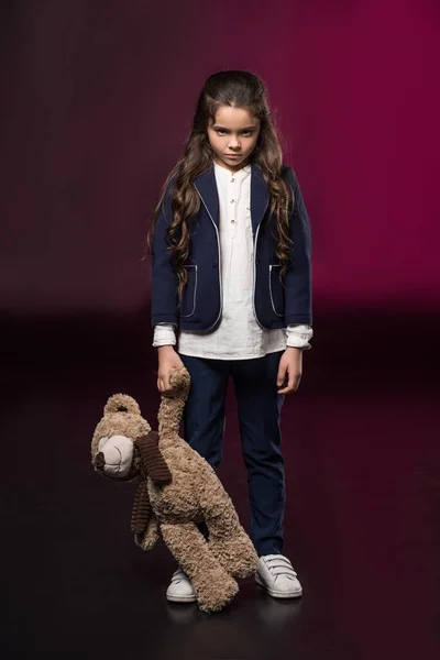 Angry Kid Standing Holding Teddy Bear Burgundy — Stock Photo, Image