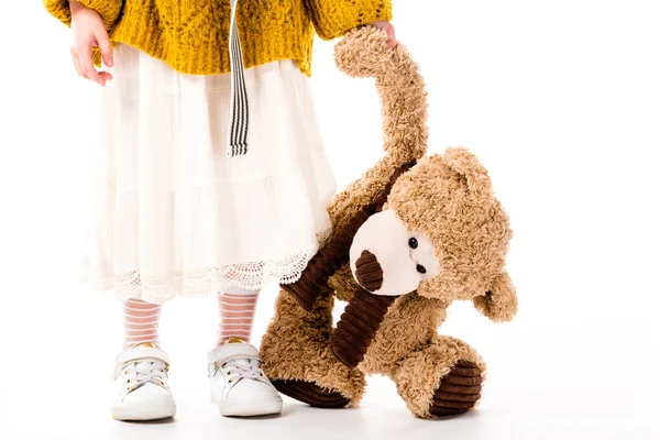 Abgeschnittenes Bild Eines Kindes Mit Teddybär Auf Weißem Hintergrund — Stockfoto