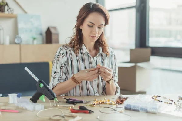 Concentrated Young Woman Making Accessories Beads Workshop — Stock Photo, Image