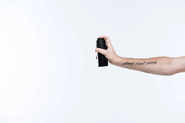 Imagem Recortada Mão Tatuada Com Spray Desodorizante Isolada Branco — Fotografia de Stock