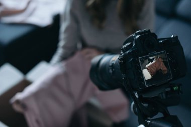 yeni içerik vlog için kayıt Moda Blogger Resim kırpılmış 