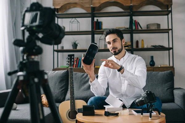 Technology Blogger Recording New Vlog Virtual Reality Headset — Stock Photo, Image