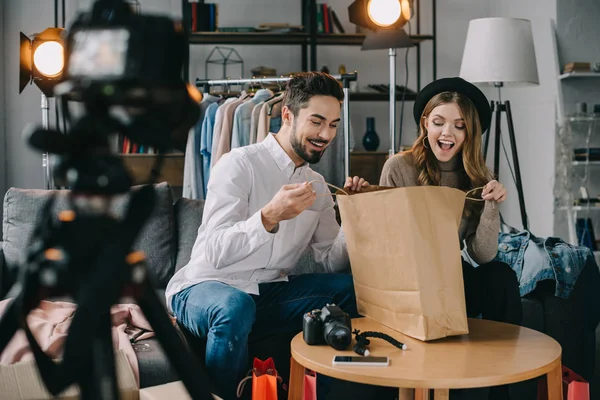 Happy Beauty Bloggers Looking Shopping Bag — Stock Photo, Image