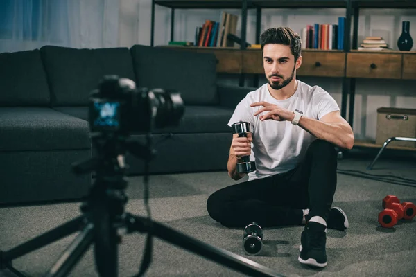 Handsome Sport Blogger Recording New Blog Dumbbells — Stock Photo, Image