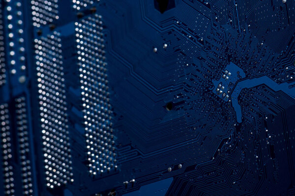 селективная фокусировка элементов материнской платы компьютера
