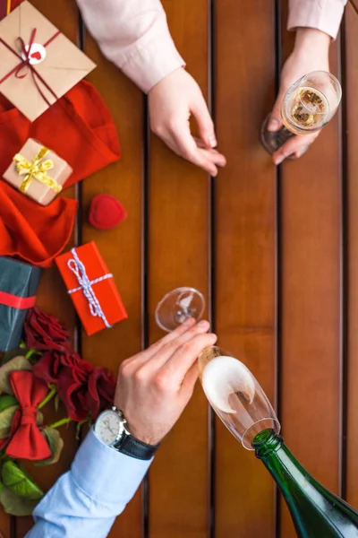 Cropped Image Man Pouring Champagne Glass — Free Stock Photo