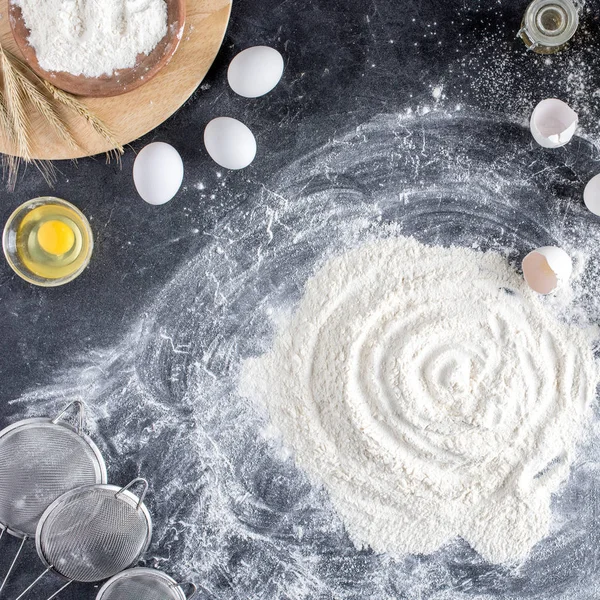 Top View Arranged Sieves Raw Eggs Flour Dark Tabletop — Stock Photo, Image